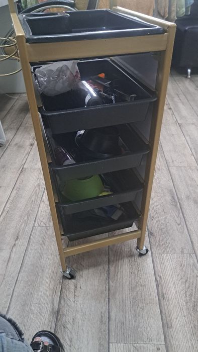 Помошник парикмахера две штуки