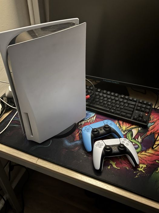 PlayStation 5 с дисководом + 2 геймпада DualSense PS5