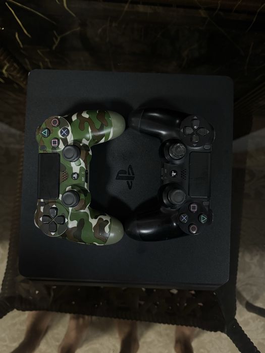 Продаю Ps 4 Slim 500