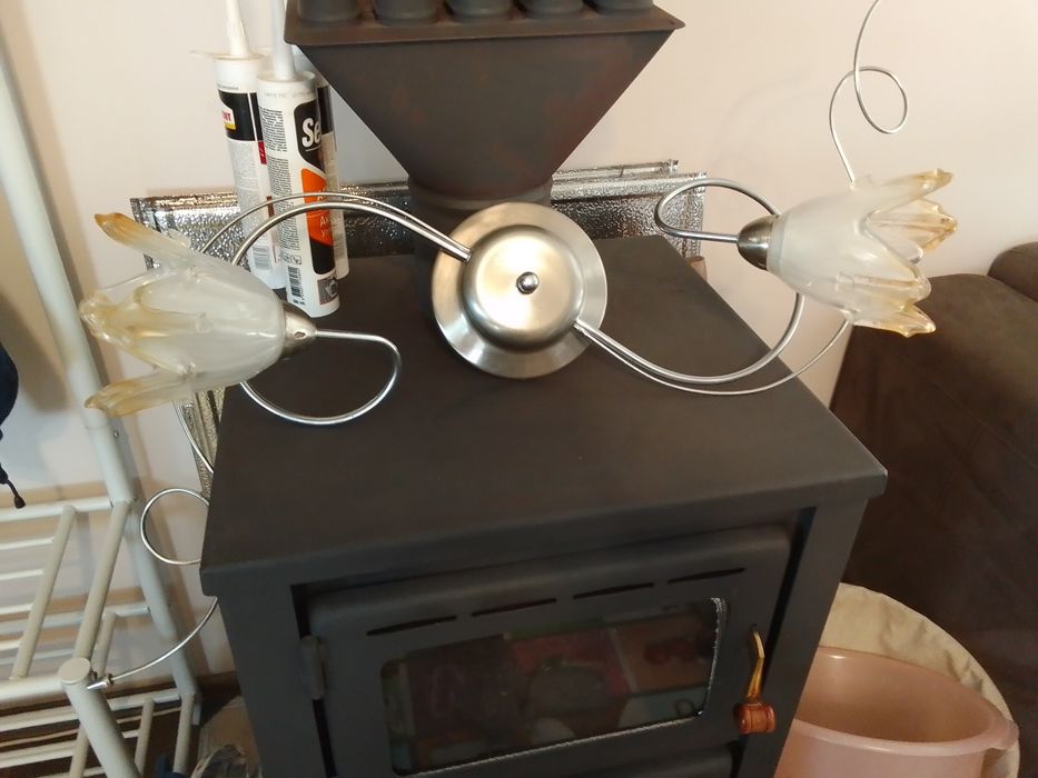 Продавам полилеи в отлично състояние цената е за двата