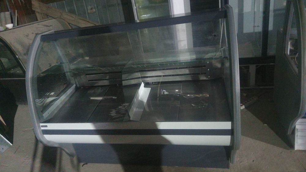 Витриные холодильники б.у