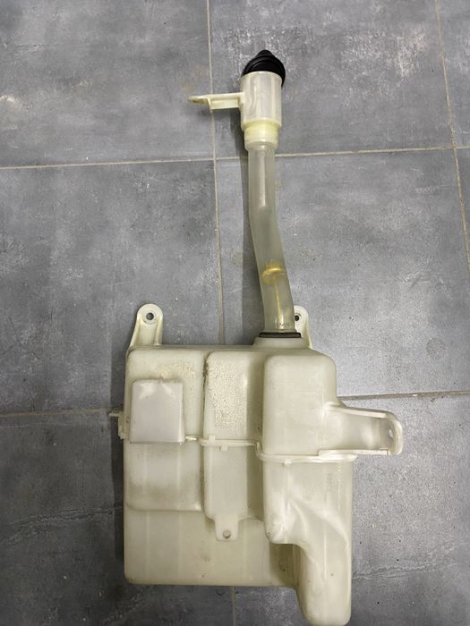 Бочок омывателя на Тойота