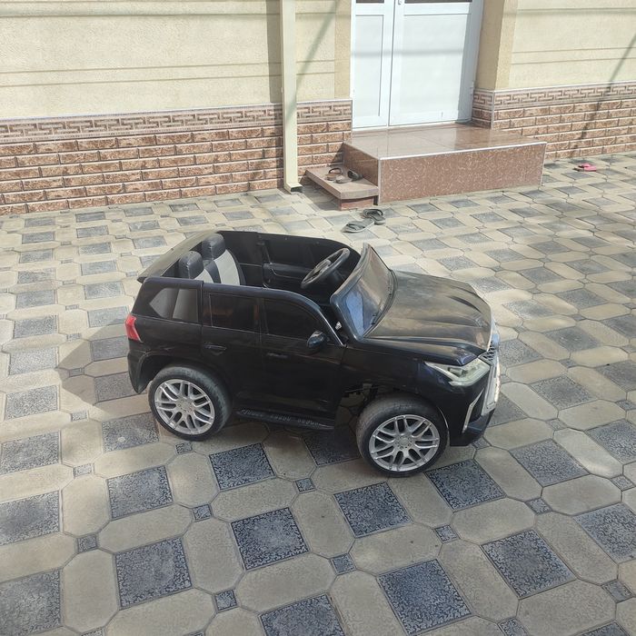 Lexus moshinchasi sotiladi
