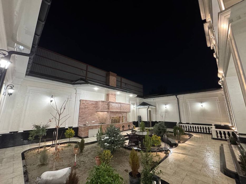 Продается дом с 7 комнатами площадью 3,8 соток на Бульваре