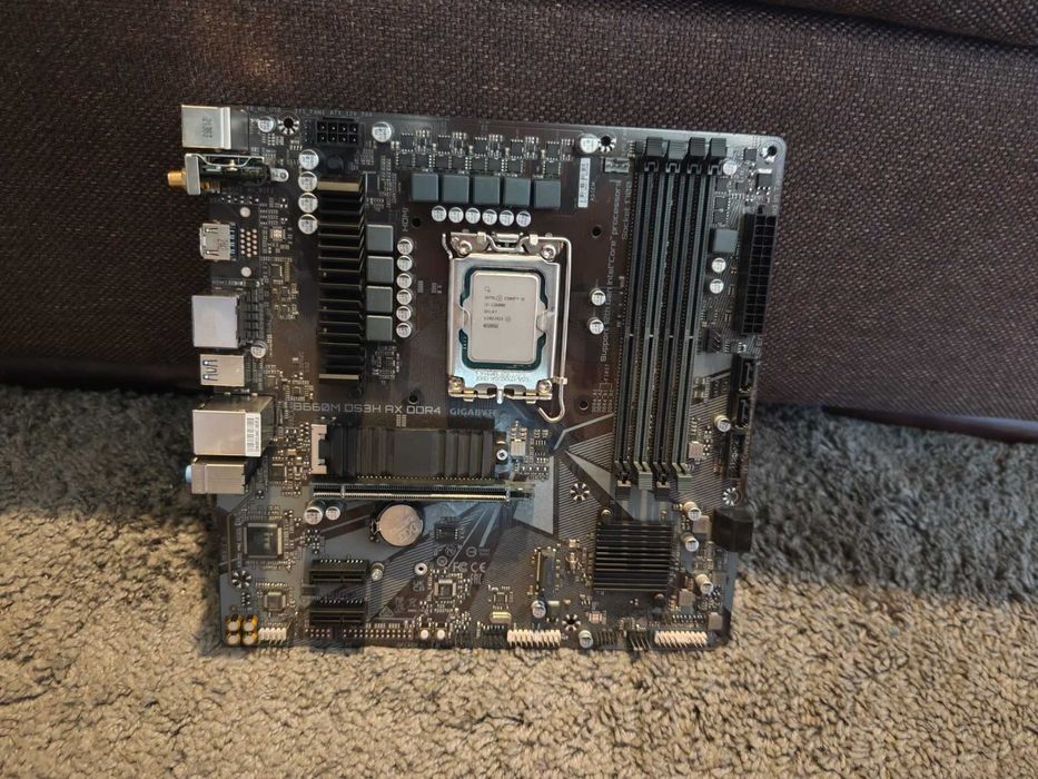 GIGABYTE B660M DS3H AX WiFI 6 + Intel Core i5-12600K 10 Cores