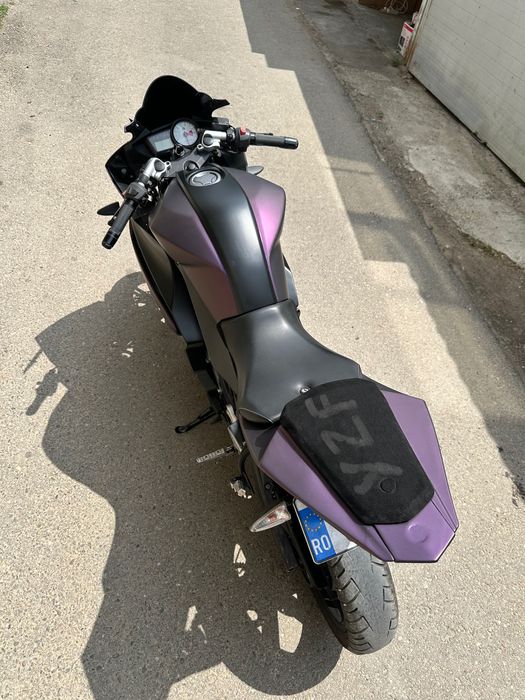Yamaha yzf r125 purple black