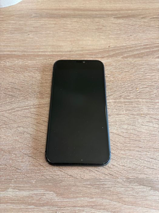 iPhone 11  Работи перфектно