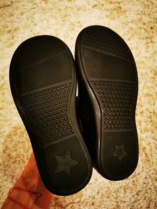 Детски обувки естествена кожа.