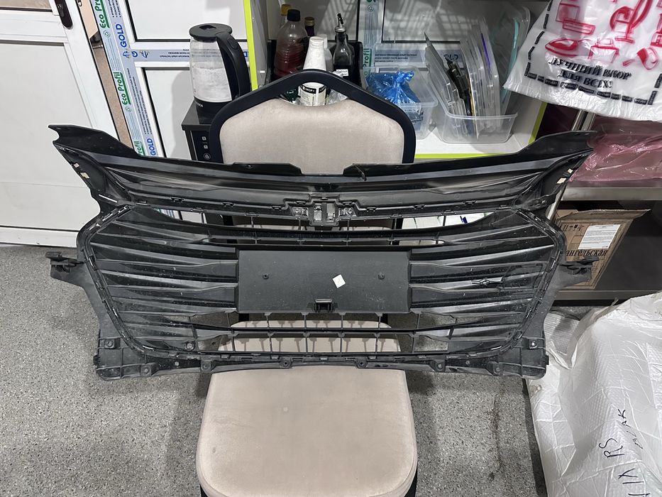 Решотка радиатора на шевроле Оникс