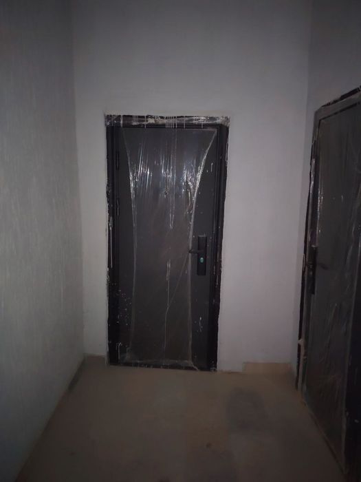 3 хонали квартира сотилади. Яшаш майдони 102м²..