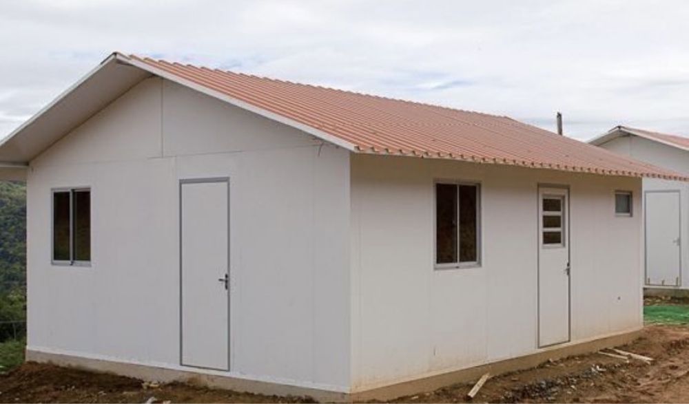 Vând case de locuit si căbănuțe