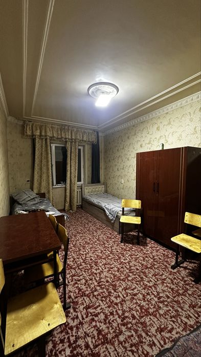 Konditsioner Kir moshina Gaz plita Shkaf va Krovatla stulla sotiladi