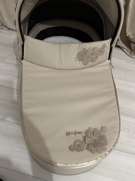 Vând landou Cybex Simply Flowers Nude Beige