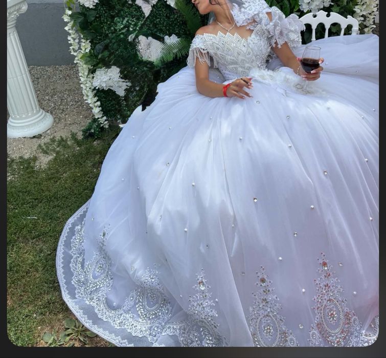 Vand rochie de mireasa