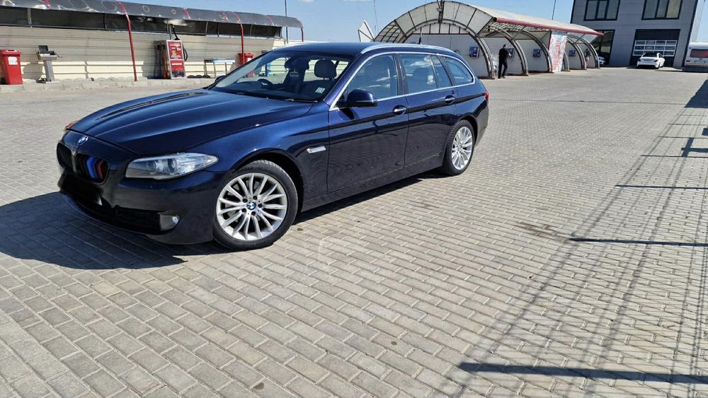 Dezmembrez bmw  f10 f11 facelift capota trager aripa far usa bara stop