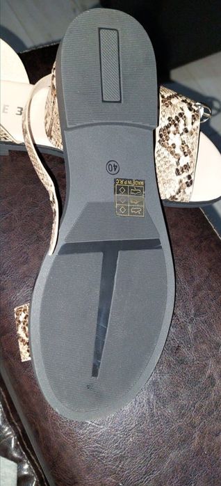 Sandale cu toc și cu talpa joasa