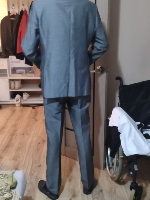 Продам костюм Hugo Boss