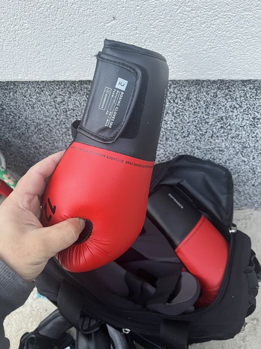 Casca, manusi si protectie tibie