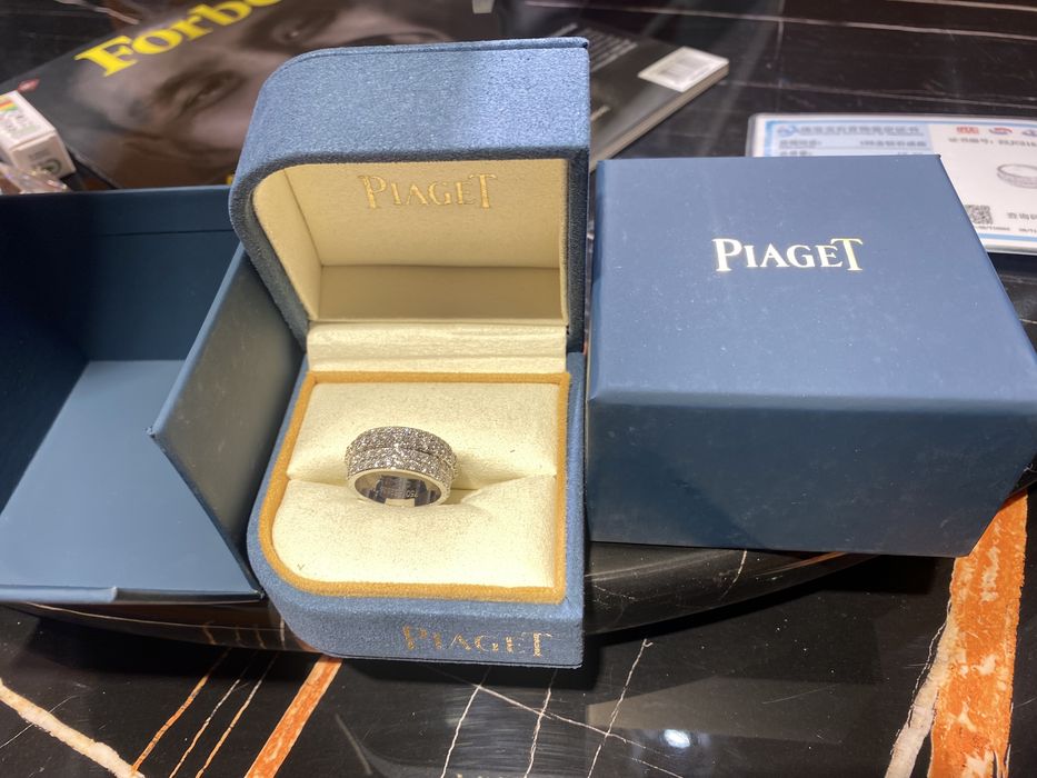 Piaget золотое кольцо с бриллиантами