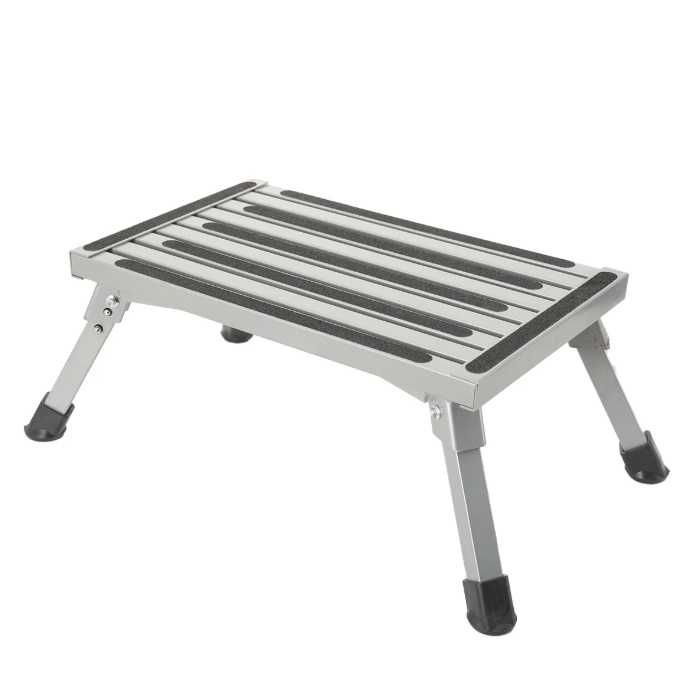 Сгъваема стоманена степенка с антислип – стабилна и здрава