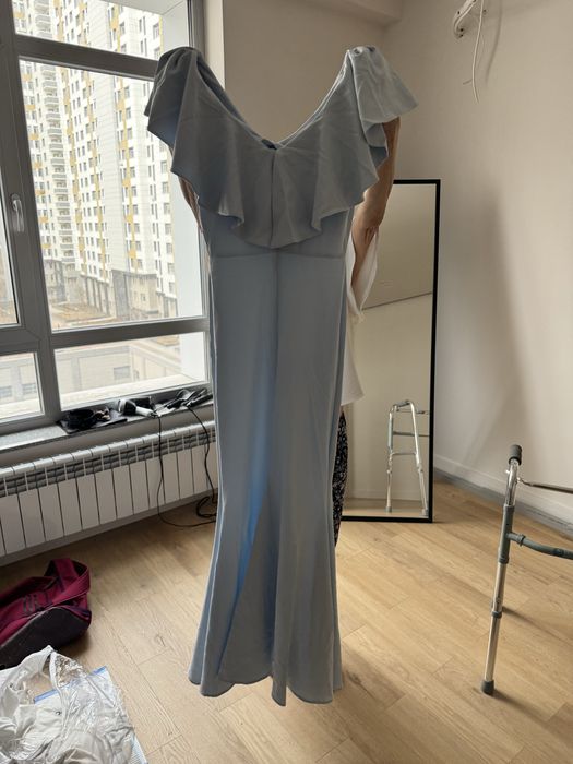 Продаем шикарное голубое платье в пол