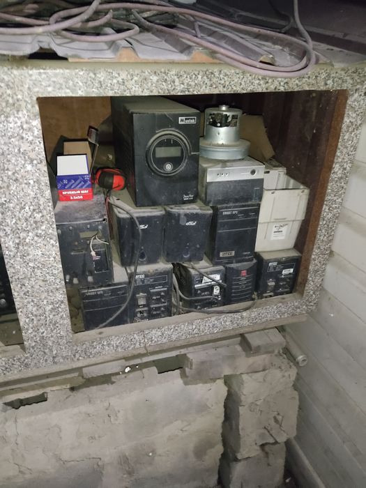 Стабилизатор напряжения Юпс не рабочий разный