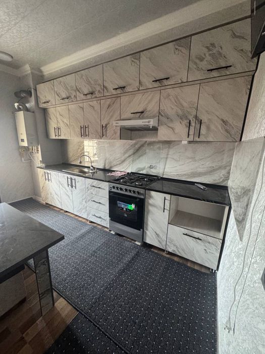 Srochna Samkochda yangi qurilgan 2 xonalik uy ijaraga beriladi.