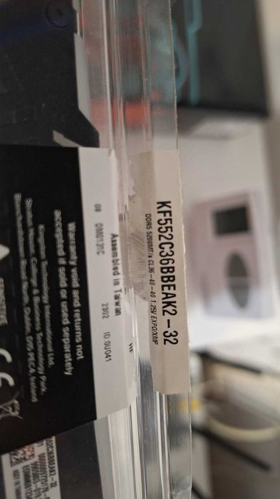 Vand Memorie Kingston Fury RGB Black 32GB (2x16GB) DDR5 5200MHz CL36