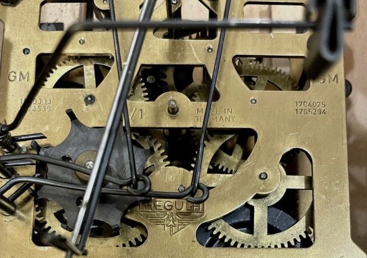 Ceas vechi cu cuc Regula Muntii Padurea Neagra