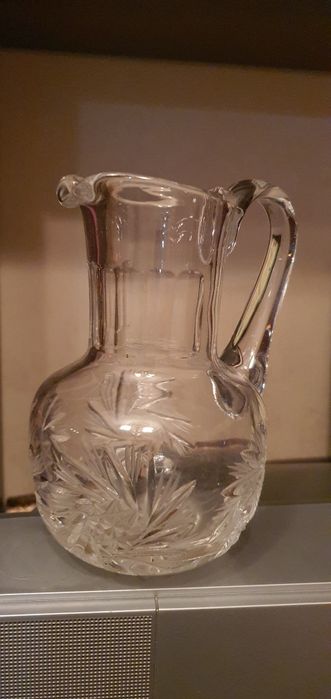 Хрустальный   графин   ,ёмкостью  0.5 л