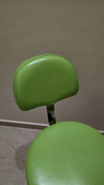 Козметичен стол зелен