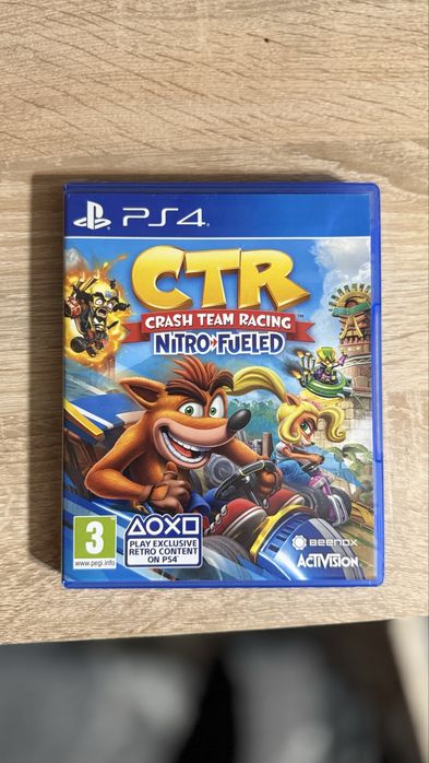 Продавам PS4 с 1 джойстик и 1 игра