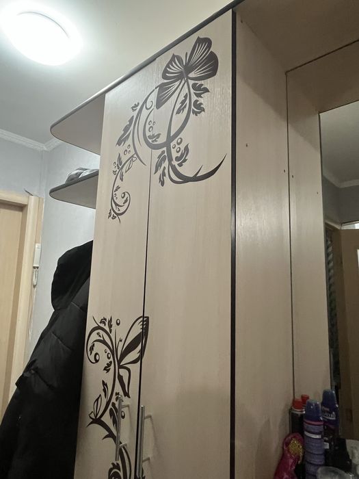 Продам прихожий шкаф