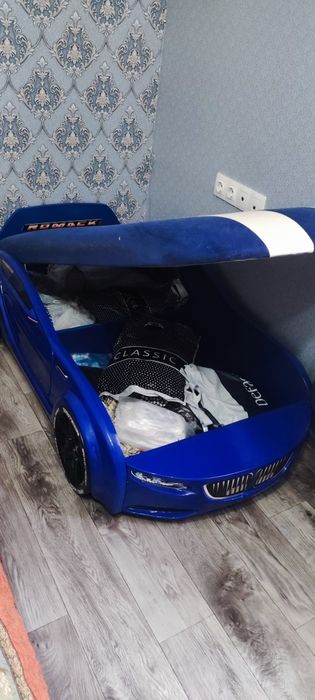 Продам кровать машину.