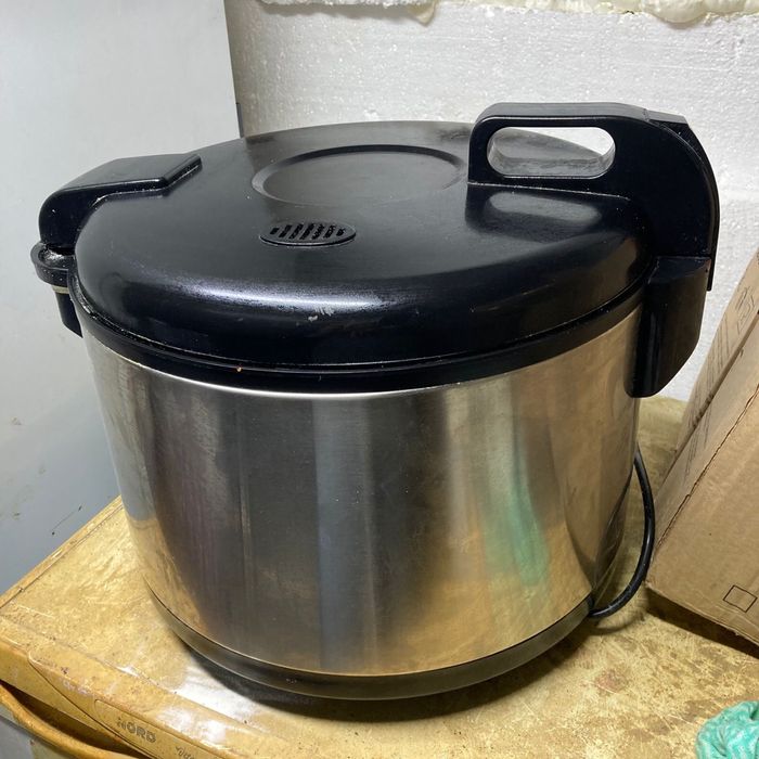 Продам рисоварку и пицца печку