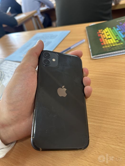 Iphone  11.  b/u