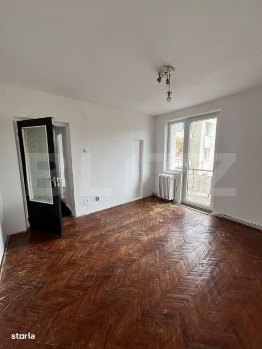 Apartament cu 4 camere, etaj 3, zona Sensul Vechi