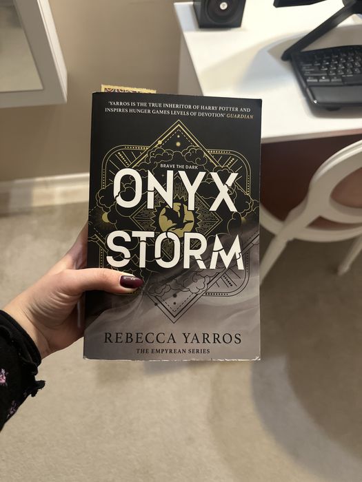 Onyx Storm (Paperback) Ребека Ярос