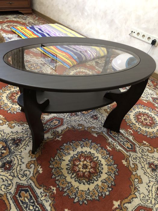 Журнальный столик овальный