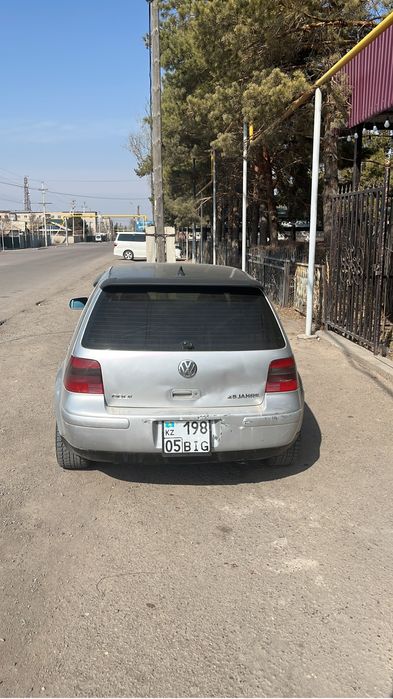 Продам golf 4 jahre объем 2л год 2000