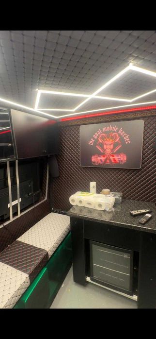 Vând Mercedes Sprinter 311 - Barber Shop Mobil complet