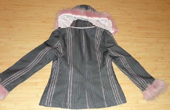 Geaca matlasata cu gluga detasabila marimea 42