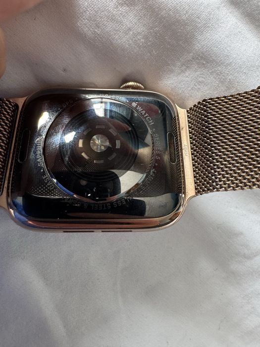 Vand apple watch pentru piese