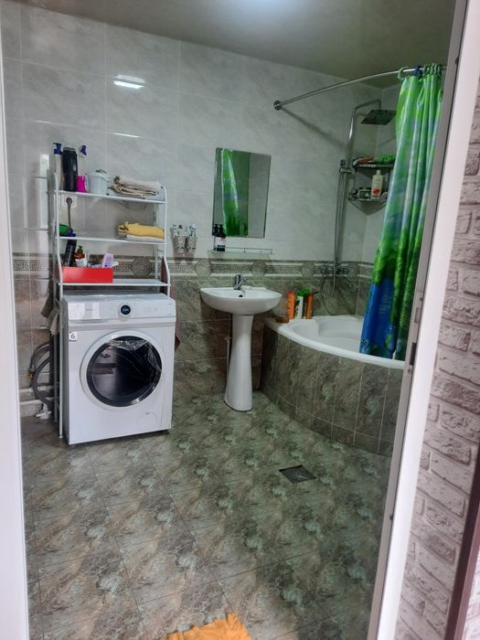 Hovli 2,8 sotiladi srochna