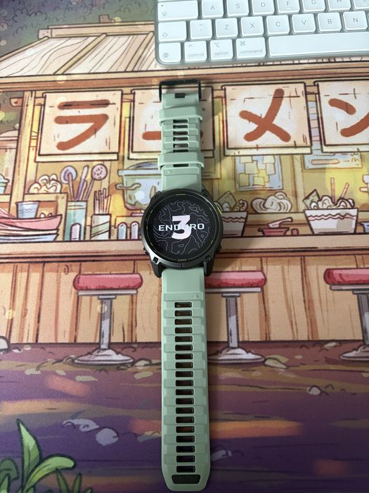 Ceas Garmin Enduro 3 Solar Sapphire Titanium 51MM + Curea de Ceas Garmin QuickFit 26 Willow/Graphite Silicone.