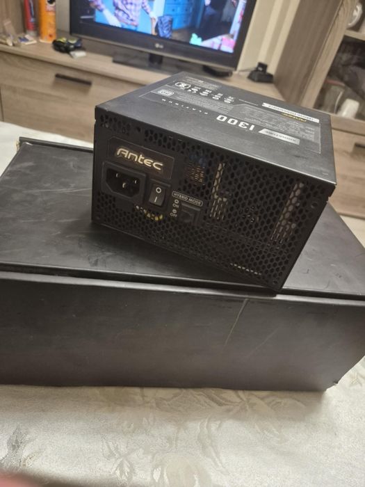 Видео карта и захранване . Използвани са 10 дни .