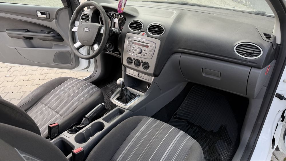 Ford Focus Facelift 2009 1.6 D 120 CP Manual 5+1 Trepte Autoutilitara Primu Nr Rosu