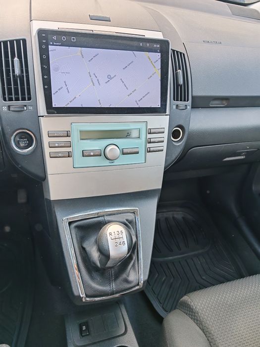 Toyota corola verso 7 locuri