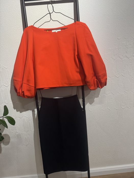 Елегантна дамска блуза и пола