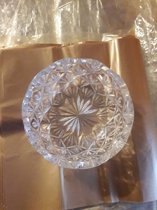 продам хрустальную вазу